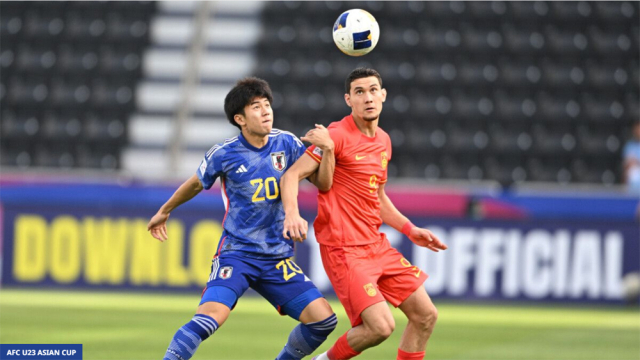 일본(왼쪽)과 중국의 경기 장면. /AFC 홈페이지 캡처