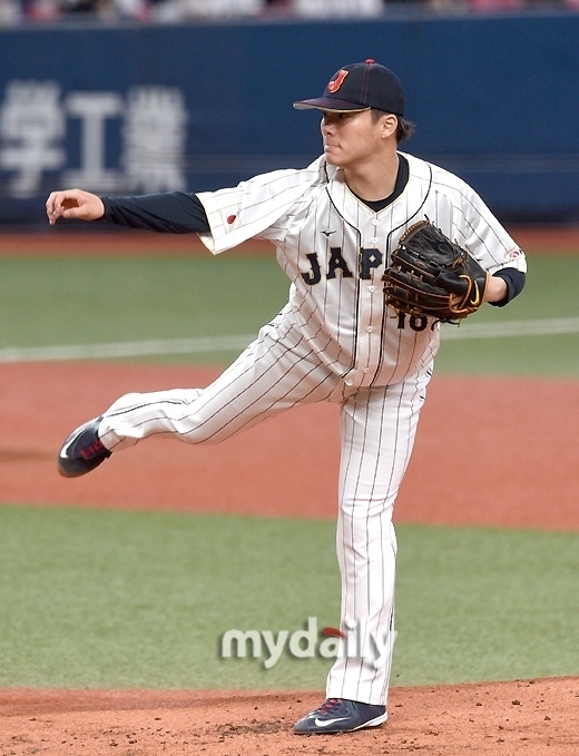 야마모토의 WBC 대표팀 연습경기 당시 투구 모습. 올 시즌에도 일본 최고투수임을 입증했다/마이데일리 사진 DB