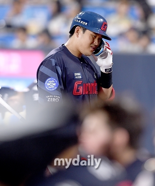 유강남은 올 시즌 타격에서 고전한다. 부상으로 2군에 내려간 상태다/마이데일리 사진 DB