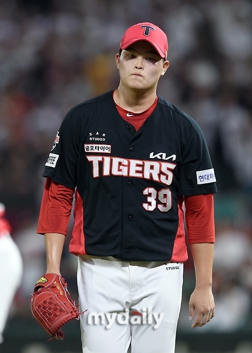 올 시즌 많이 성장한 최지민. 공격적인 투구로 KBO를 대표하는 좌완 불펜이 됐다/마이데일리 사진 DB