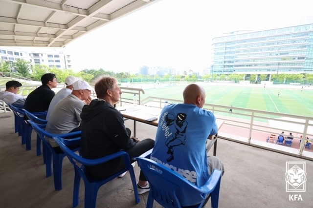 클린스만 감독과 코치진/대한축구협회