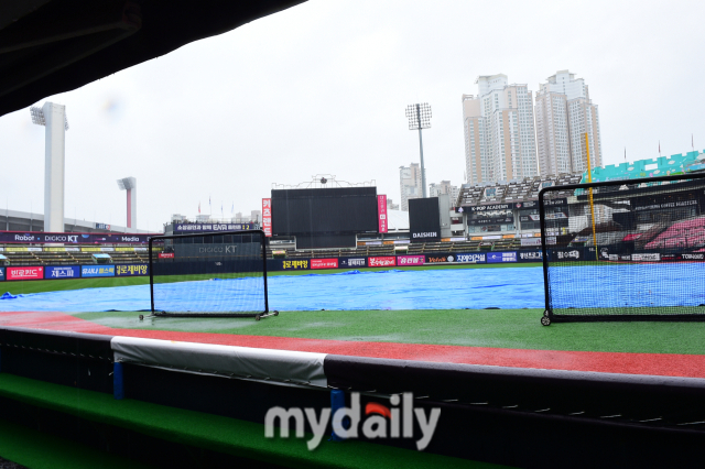 비가 내리는 수원 KT위즈파크./수원=곽경훈 기자 kphoto@mydaily.co.kr