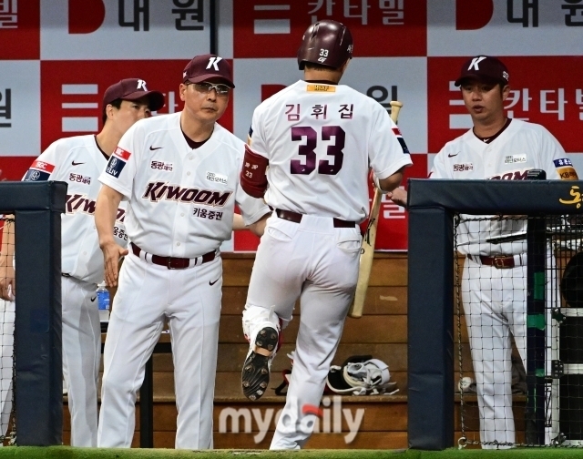 홍원기 감독과 김휘집/고척=유진형 기자 zolong@mydaily.co.kr