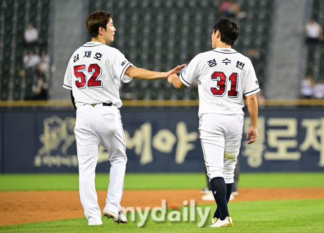 38세 나이에도 전력 질주하며 팀에 도움을 주고 있다 / 고척돔 = 유진형 기자 zolong@mydaily.co.kr