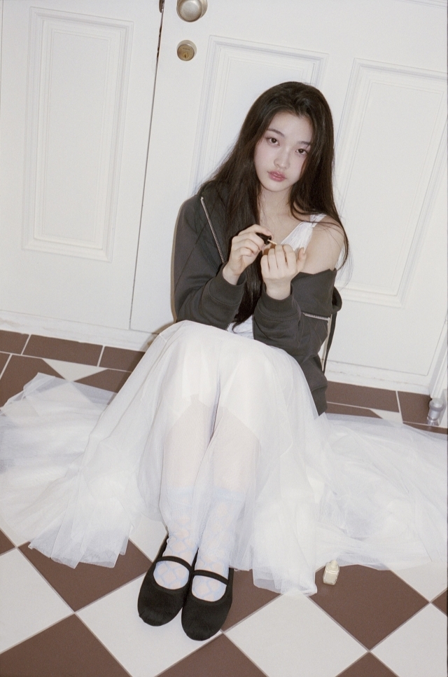 하이브 신인 걸그룹 아일릿(윤아, 민주, 모카, 영서, 원희, 이로하). / 빌리프랩