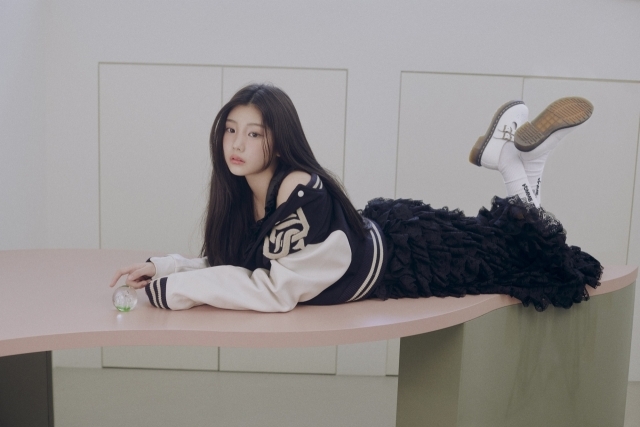 하이브 신인 걸그룹 아일릿(윤아, 민주, 모카, 영서, 원희, 이로하). / 빌리프랩