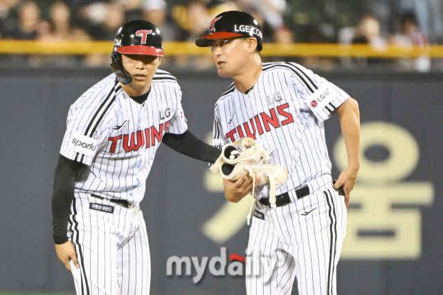 문보경과 이종범 코치./잠실=곽경훈 기자 kphoto@mydaily.co.kr