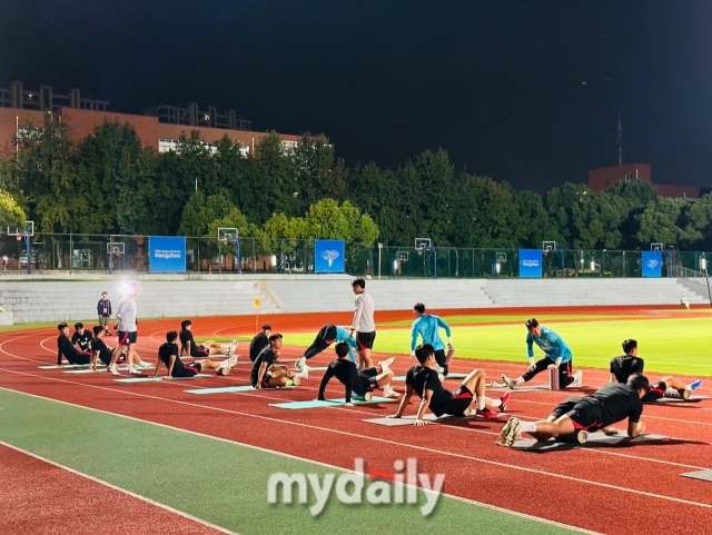 18일에 훈련을 진행하는 축구대표팀/최병진 기자