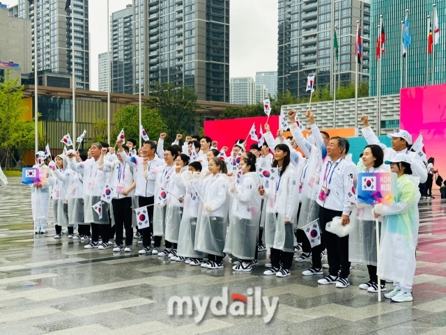 공식 입촌식에 나선 대한민국 선수단/최병진 기자