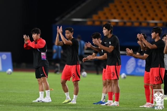 그라운드에 입장한 이강인/대한축구협회