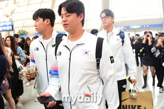  원태인, 노시환, 문동주(왼쪽부터)./인천공항=곽경훈 기자kphoto@mydaily.co.kr