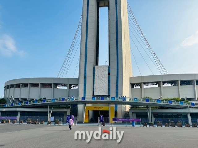 황룽 스포츠 센터 스타디움 외관/최병진 기자