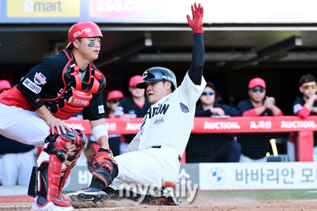 득점하는 추신수./인천=곽경훈 기자 kphoto@mydaily.co.kr