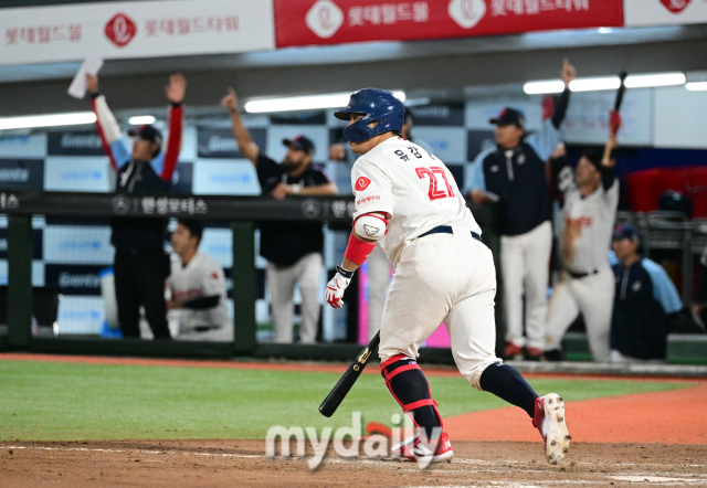 2023년 10월 4일 오후 부산 사직야구장에서 