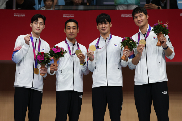 남자 사브르 국가대표(왼쪽부터 김준호, 김정환, 구본길, 오상욱)/항저우 아시안게임 조직위원회