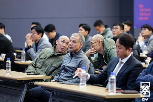 차두리 코치와 클린스만 감독/대한축구협회