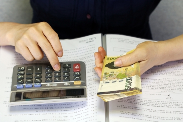 KB국민은행은 GS리테일, 신한은행은 에버랜드 제휴 적금을 출시했다./픽사베이