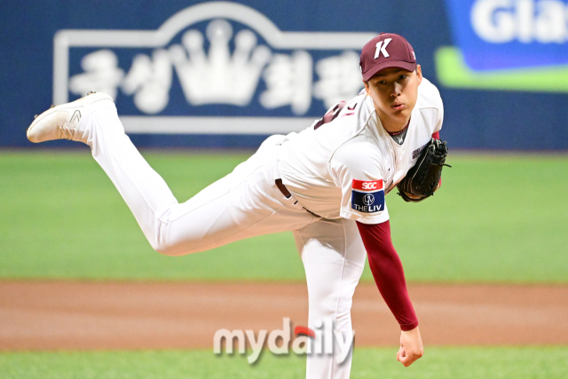 키움 선발 김선기가 마운드에서 역투를 펼치고 있다./고척=곽경훈 기자kphoto@mydaily.co.kr