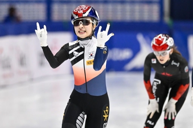 김길리가 2023-2024 국제빙상경기연맹 월드컵 3차 대회 여자 1500m에서 우승했다./국제빙상경기연맹