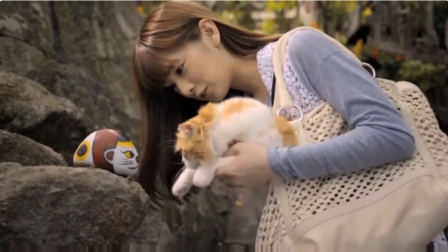 키타카와 케이코가 출연한 오노미치 고양이 오솔길 광고/소니 광고 캡처