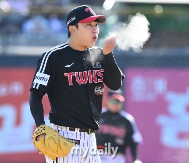LG 트윈스 김윤식./수원 = 한혁승 기자 hanfoto@mydaily.co.kr