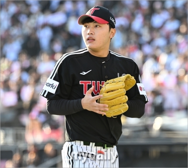 LG 트윈스 김윤식./수원 = 한혁승 기자 hanfoto@mydaily.co.kr