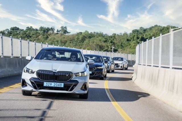 BMW 전속 금융사 BMW파이낸셜코리아가 저금리 할부 프로모션을 시행하고 있다. 사진은 BMW 신형 5시리즈./BMW코리아