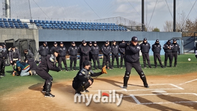 ABS 시스템 적응 훈련 중인 심판위원들./이천=김건호 기자 rjsgh2233@mydaily.co.kr