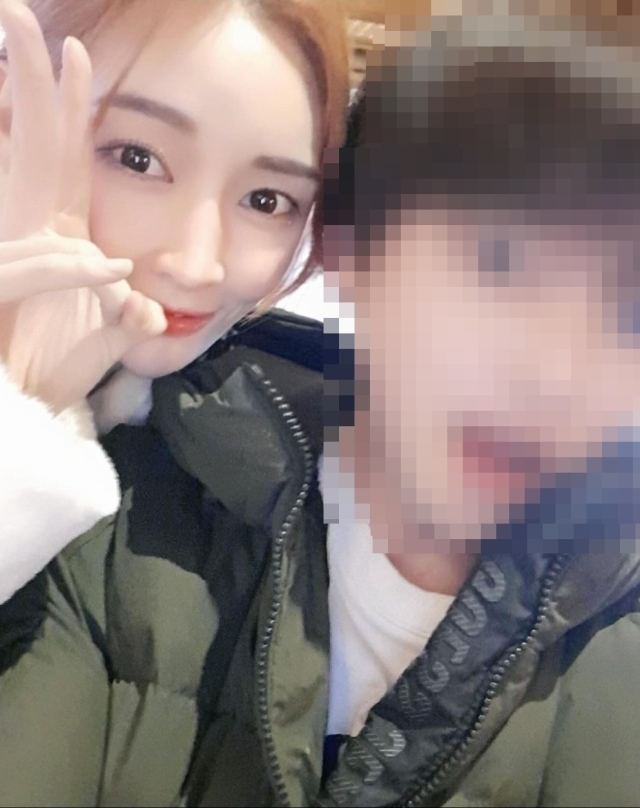 그룹 티아라 출신 아름과 현 연인. / 아름