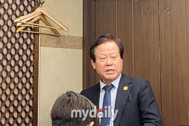 김형진 한국알뜰폰협회 회장이 21일 오전 서울 중구에서 진행된 간담회에서 발언하고 있다./구현주 기자