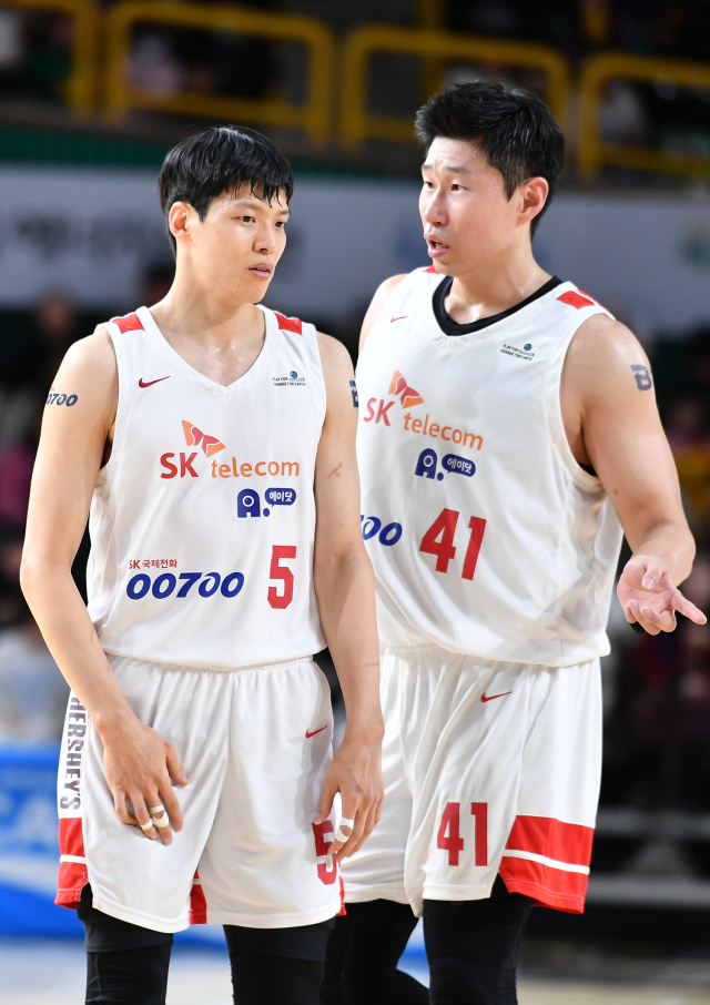 서울 SK 나이츠가 창원 LG 세이커스를 꺾고 5연승을 질주했다./KBL