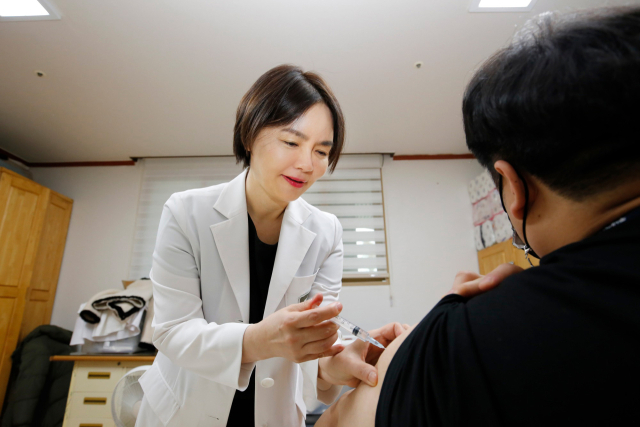 광동제약이 경기도 파주 사회복지법인 주내자육원에 비타민D 주사제 ‘비오엔주’를 기부했다./광동제약