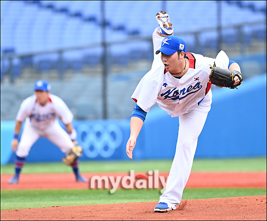 한화 김민우가 역투하고 있다 / 잠실 = 유진형 기자 zolong@mydaily.co.kr