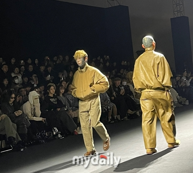 서울패션위크24FW 아조바이아조. /이지혜 기자