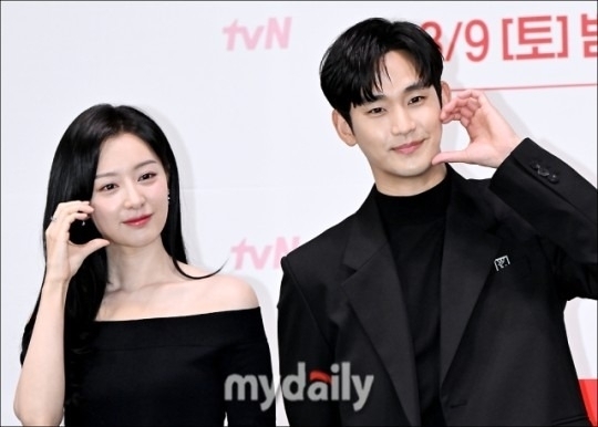 장영우, 김희원 감독을 비롯해 배우 김수현, 김지원, 박성훈, 곽동연, 이주빈이 참석한 tvN 