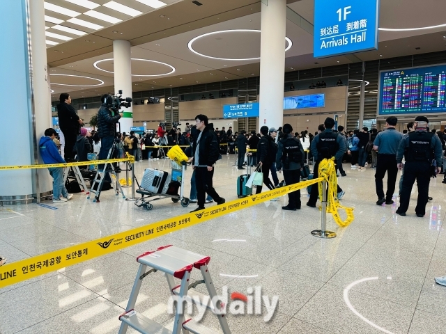 입국장에 설치된 바리케이드/최병진 기자