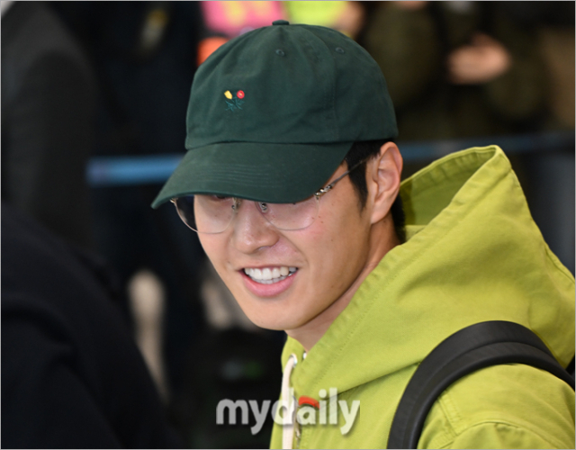 축구 국가대표 미드필더 이강인(파리생제르맹)이 19일 인천공항을 통해 귀국했다./최병진 기자