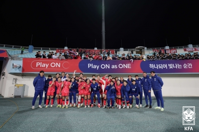 콜린 벨 감독이 이끄는 여자 축구 국가대표팀이 친선경기에서 필리핀을 3-0으로 제압했다./대한축구협회