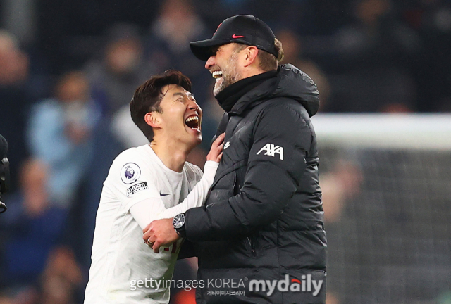 손흥민(왼쪽)과 리버풀 클롭 감독. /게티이미지코리아