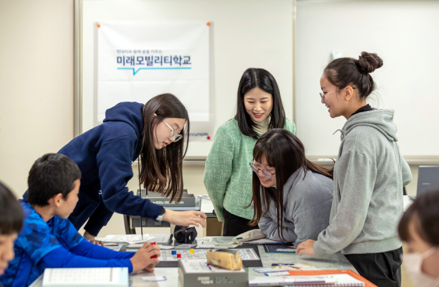 현대자동차가 ‘2024년 2학기 미래모빌리티학교’를 모집하며 미래 모빌리티 산업 인재 육성에 적극 나선다./현대차그룹