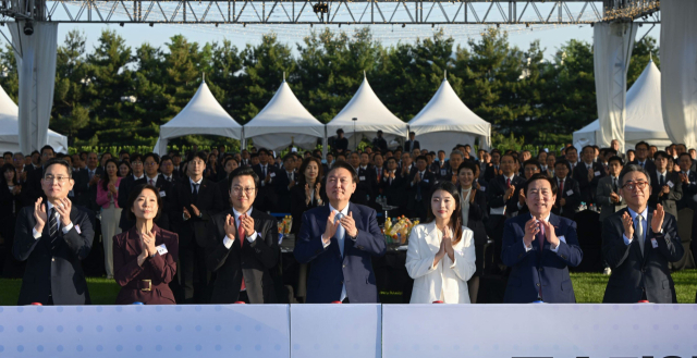 윤석열 대통령이 5월 23일 서울 용산 대통령실 잔디마당에서 열린 