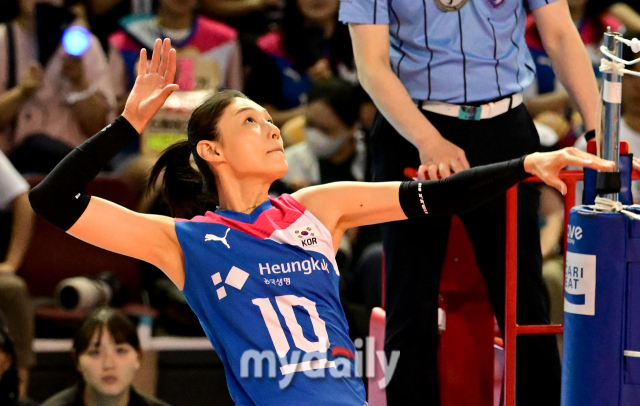 8일 서울 잠실실내체육관에서 진행된 은퇴 경기를 가진 김연경/잠실 = 유진형 기자 zolong@mydaily.co.kr