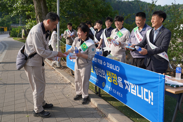 13일 오전 경북 봉화군 석포면 영풍 석포제련소 1공장 정문 앞에서 열린 