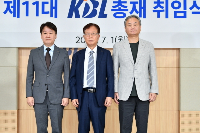 신해용 사무총장, 이수광 총재, 유재학 경기본부장(왼쪽부터)./KBL