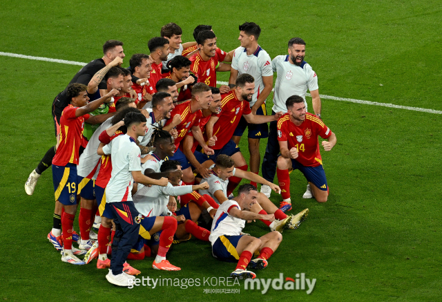 스페인이 프랑스를 2-1로 꺾고 결승전에 진출했다/게티이미지코리아