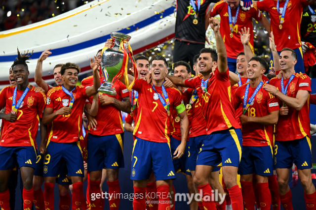 스페인이 잉글랜드를 누르고 유럽축구연맹(UEFA) 유럽축구선수권대회(유로) 2024에서 우승을 차지했다/게티이미지코리아