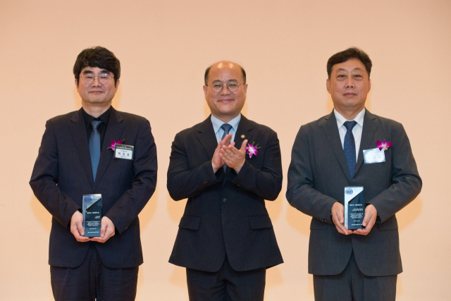 이창윤 과학기술정보통신부 제1차관(가운데)이 18일 오전 서울 서초구 더케이호텔 거문고홀에서 열린