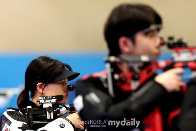 한국 사격 대표팀 금지현(왼쪽)과 박하준./게티이미지코리아