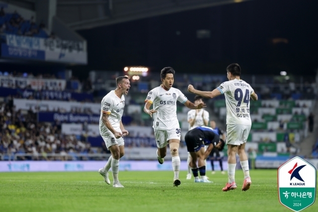 인천과 서울의 경기 모습/한국프로축구연맹