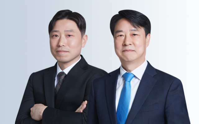 (왼쪽부터) 법무법인 YK 분당 분사무소 김대희 분사무소장, 이기석 대표변호사 /법무법인 YK